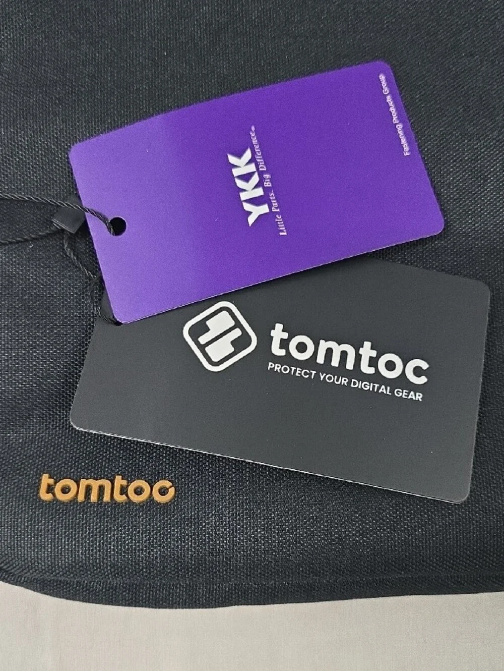 Tomtoc black laptop